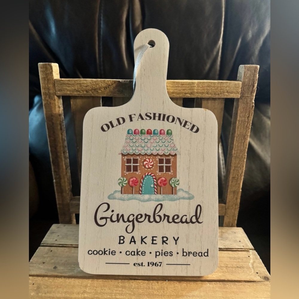 Old Fashioned Gingerbread Bakery Cutting Board